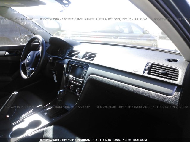 1VWBS7A36EC033804 - 2014 VOLKSWAGEN PASSAT SE GRAY photo 5