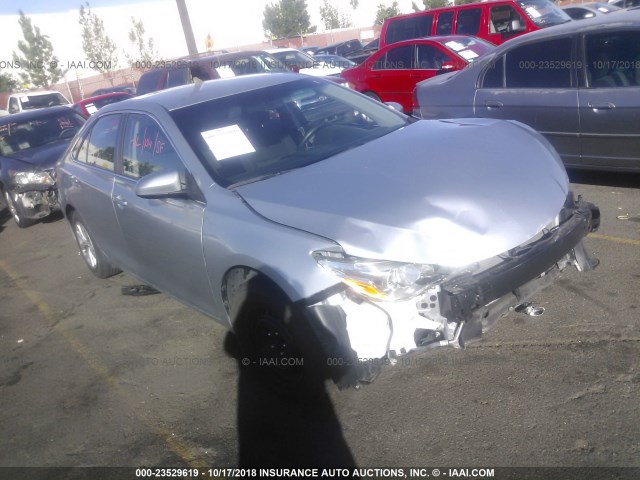 4T4BF1FK1FR513489 - 2015 TOYOTA CAMRY LE/XLE/SE/XSE SILVER photo 1