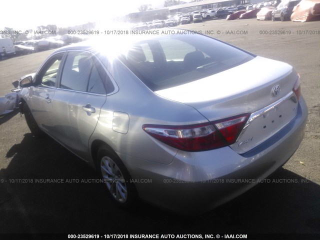 4T4BF1FK1FR513489 - 2015 TOYOTA CAMRY LE/XLE/SE/XSE 银色 照片 3