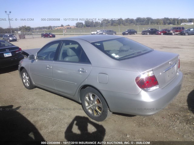 4T1BF30K16U633551 - 2006 TOYOTA CAMRY LE/XLE/SE SILVER photo 3