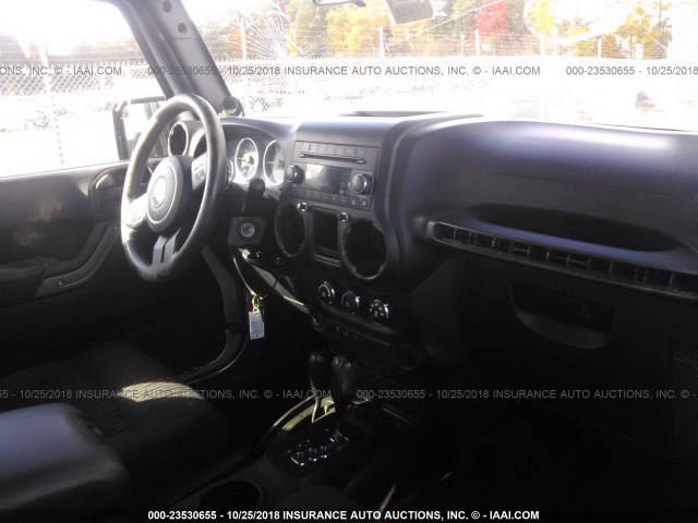 1C4AJWAGXCL126286 - 2012 JEEP WRANGLER SPORT 银色 照片 5