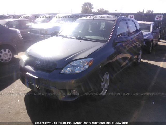 2T1LR32E05C404149 - 2005 TOYOTA COROLLA MATRIX XR GRAY photo 2