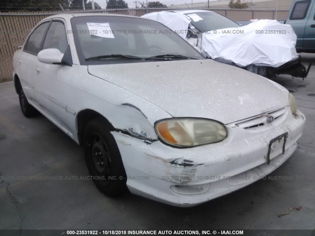 KNAFB1211Y5844379 - 2000 KIA SEPHIA LS WHITE photo 1