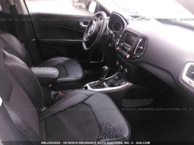 3C4NJDBB4JT161125 - 2018 JEEP COMPASS LATITUDE 白色 照片 5