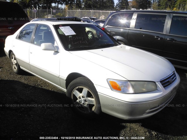 JT2BG22K110563969 - 2001 TOYOTA CAMRY CE/LE/XLE 白色 照片 1