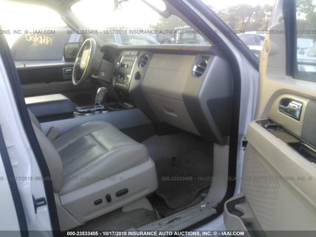 1FMJU1H58BEF38607 - 2011 FORD EXPEDITION XLT/KING RANCH WHITE photo 5
