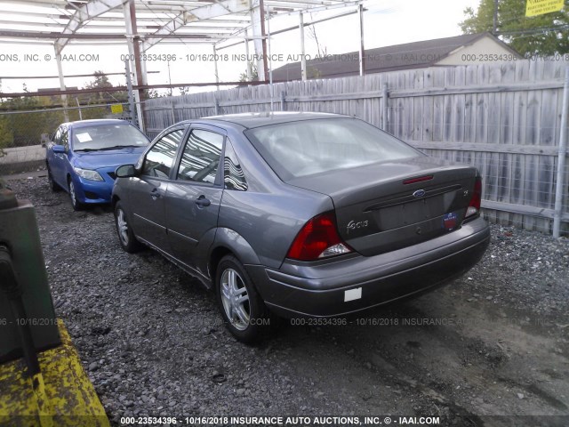 1FAFP34Z63W343032 - 2003 FORD FOCUS SE COMFORT/SE SPORT GRAY photo 3