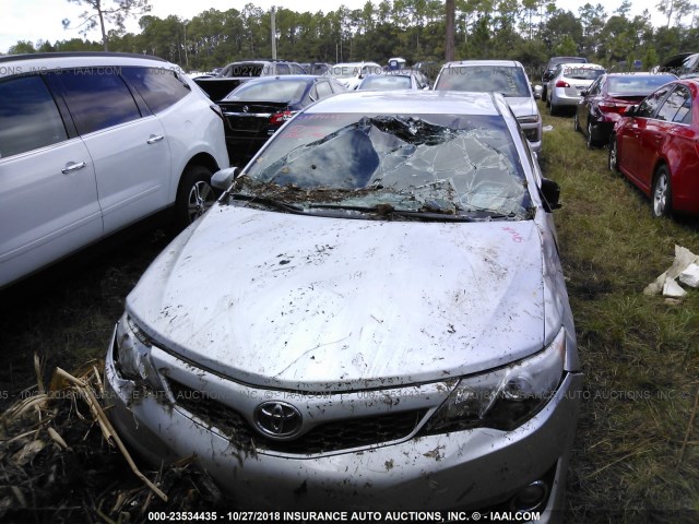 4T1BF1FK0DU222313 - 2013 TOYOTA CAMRY L/SE/LE/XLE 银色 照片 6