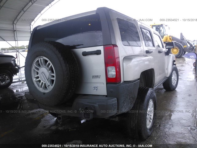 5GTEN13E598141321 - 2009 HUMMER H3 SILVER photo 4