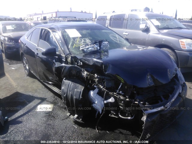 4T1BF1FK0HU451841 - 2017 TOYOTA CAMRY LE/XLE/SE/XSE 黑色 照片 1