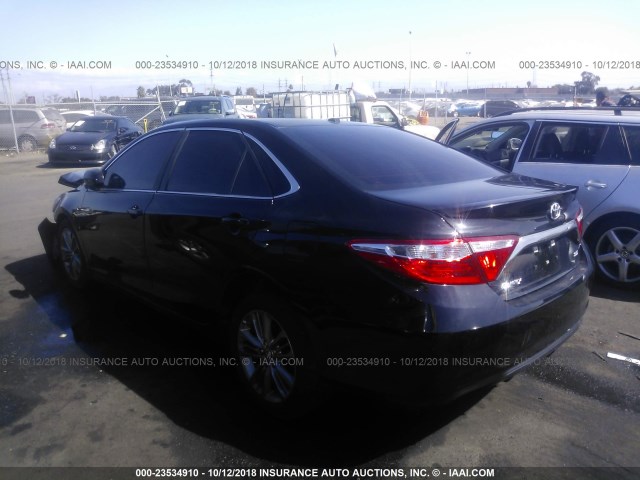 4T1BF1FK0HU451841 - 2017 TOYOTA CAMRY LE/XLE/SE/XSE 黑色 照片 3