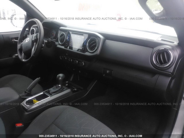 5TFCZ5AN4HX075345 - 2017 TOYOTA TACOMA DBL CAB/SR/TRDSPT/OR/PRO ნაცრისფერი ფოტო 5