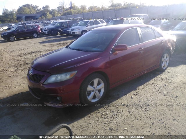 4T1BF3EK2BU610881 - 2011 TOYOTA CAMRY 红色 照片 2