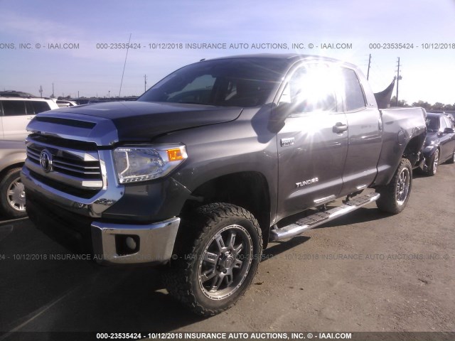 5TFRW5F17GX207389 - 2016 TOYOTA TUNDRA DOUBLE CAB SR/SR5 GRAY photo 2