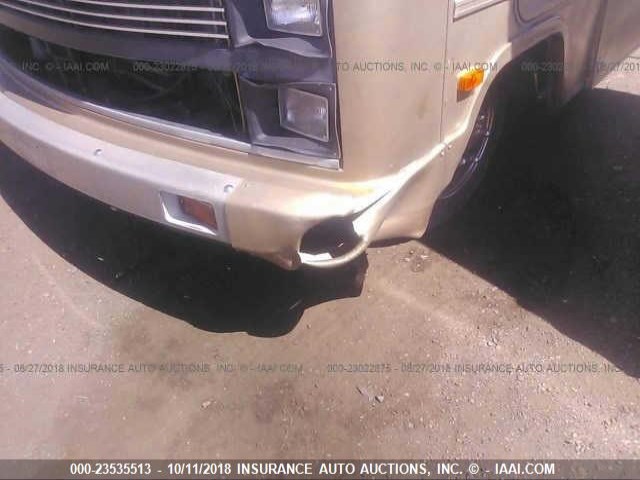 1GBKP37W6J3322825 - 1988 CHEVROLET P30 WHITE photo 6