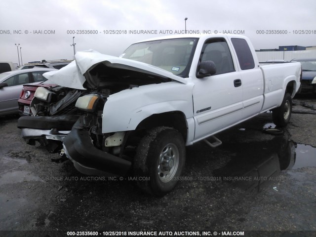 1GCHC29UX5E306385 - 2005 CHEVROLET SILVERADO C2500 HEAVY DUTY WHITE photo 2