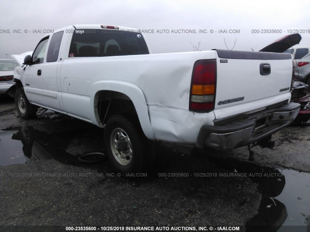 1GCHC29UX5E306385 - 2005 CHEVROLET SILVERADO C2500 HEAVY DUTY WHITE photo 3