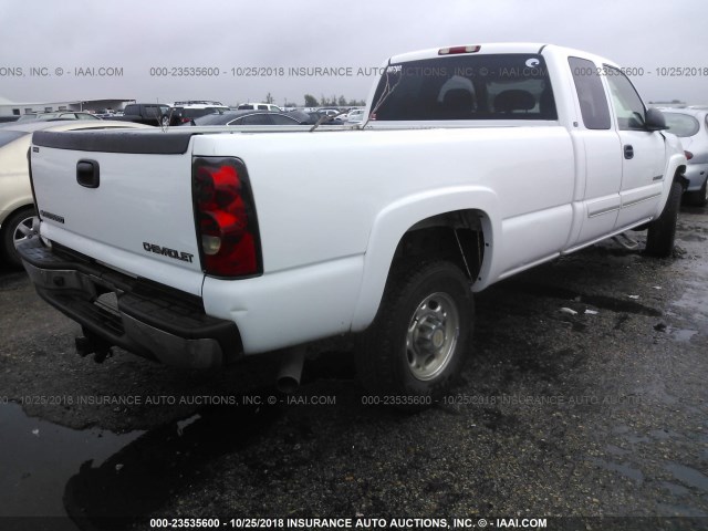 1GCHC29UX5E306385 - 2005 CHEVROLET SILVERADO C2500 HEAVY DUTY WHITE photo 4