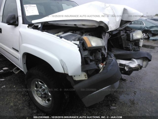 1GCHC29UX5E306385 - 2005 CHEVROLET SILVERADO C2500 HEAVY DUTY WHITE photo 6