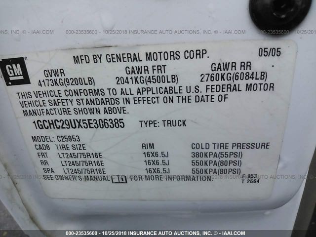 1GCHC29UX5E306385 - 2005 CHEVROLET SILVERADO C2500 HEAVY DUTY WHITE photo 9