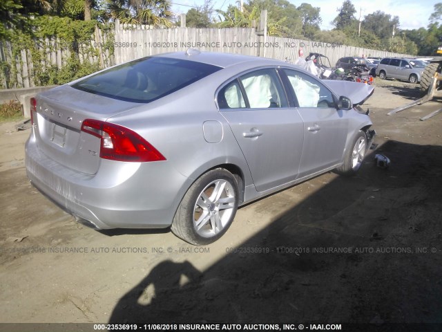 YV140MFB1F1316635 - 2015 VOLVO S60 PREMIER SILVER photo 4