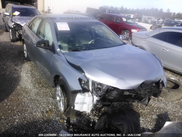 4T1BF1FK9HU815559 - 2017 TOYOTA CAMRY LE/XLE/SE/XSE SILVER photo 1