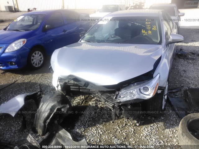 4T1BF1FK9HU815559 - 2017 TOYOTA CAMRY LE/XLE/SE/XSE SILVER photo 6