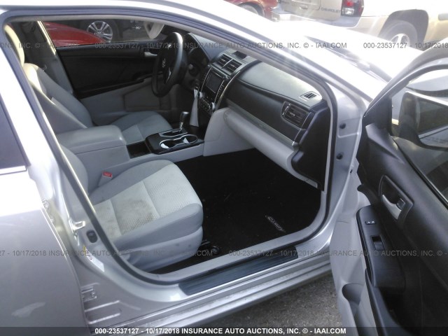 4T1BF1FK9DU640031 - 2013 TOYOTA CAMRY L/SE/LE/XLE ვერცხლისფერი ფოტო 5