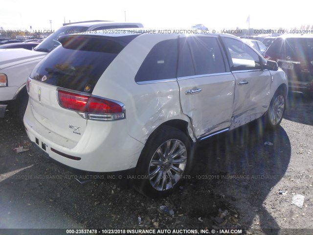 2LMDJ8JK6DBL14513 - 2013 LINCOLN MKX WHITE photo 4