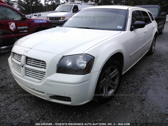 2D4FV48T75H533888 - 2005 DODGE MAGNUM SE WHITE photo 2