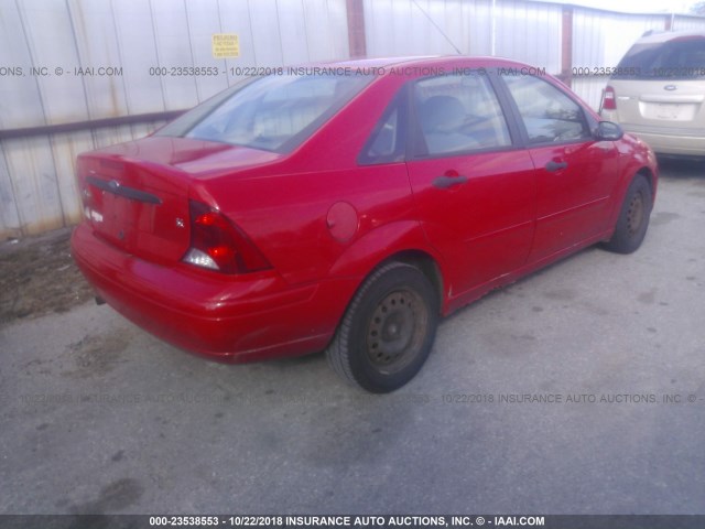 1FAFP34Z14W102495 - 2004 FORD FOCUS SE COMFORT/SE SPORT RED photo 4