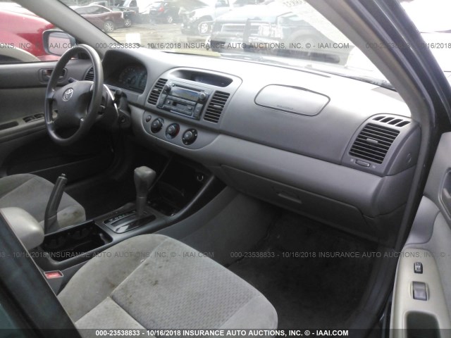 4T1BE32K62U570179 - 2002 TOYOTA CAMRY LE/XLE/SE 灰色 照片 5