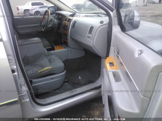1A8HX58P67F560277 - 2007 CHRYSLER ASPEN LIMITED ვერცხლისფერი ფოტო 5