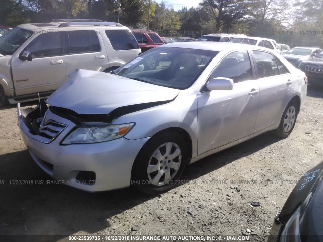 4T1BF3EK1BU647386 - 2011 TOYOTA CAMRY SE/LE/XLE ვერცხლისფერი ფოტო 2