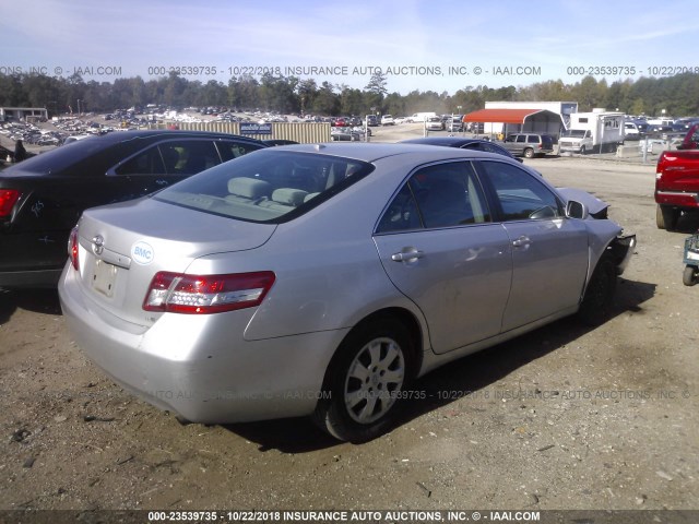 4T1BF3EK1BU647386 - 2011 TOYOTA CAMRY SE/LE/XLE ვერცხლისფერი ფოტო 4