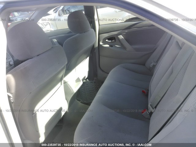 4T1BF3EK1BU647386 - 2011 TOYOTA CAMRY SE/LE/XLE ვერცხლისფერი ფოტო 8