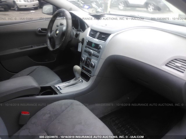 1G1ZG57B28F225139 - 2008 CHEVROLET MALIBU LS ნაცრისფერი ფოტო 5
