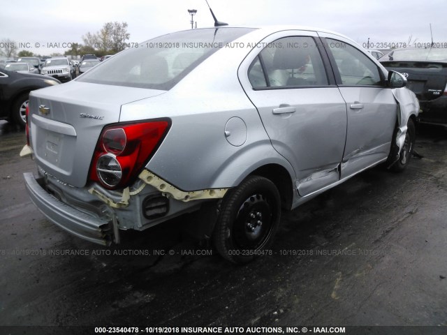 1G1JA5SH5E4236749 - 2014 CHEVROLET SONIC LS 银色 照片 4