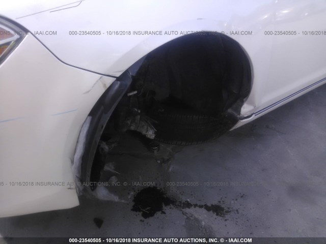 1G1ZE5E75BF384975 - 2011 CHEVROLET MALIBU LTZ 白色 照片 6