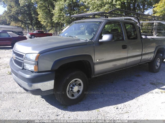 1GCHC39U46E220819 - 2006 CHEVROLET SILVERADO C3500 GRAY photo 2