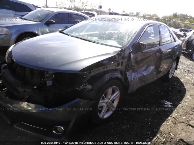 4T1BF1FK0EU753271 - 2014 TOYOTA CAMRY L/SE/LE/XLE 灰色 照片 2