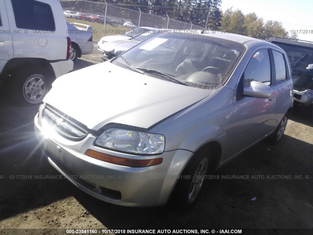 KL1TD62635B487848 - 2005 CHEVROLET AVEO LS SILVER photo 2