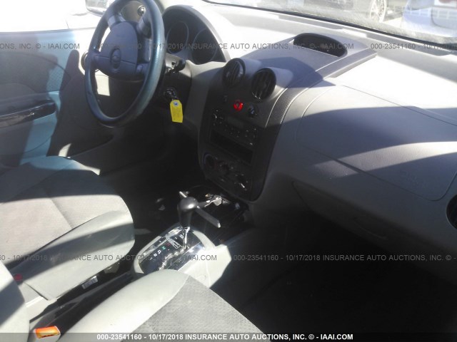 KL1TD62635B487848 - 2005 CHEVROLET AVEO LS SILVER photo 5