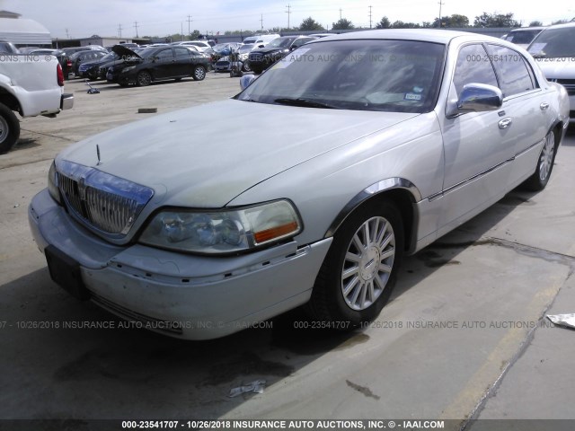 1LNHM83W14Y623975 - 2004 LINCOLN TOWN CAR ULTIMATE WHITE photo 2