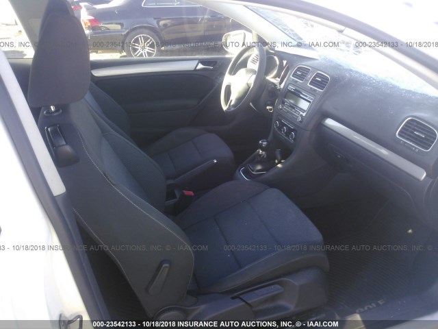 WVWAA7AJ9BW173789 - 2011 VOLKSWAGEN GOLF WHITE photo 5