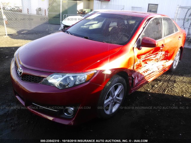 4T1BF1FK6CU583043 - 2012 TOYOTA CAMRY SE/LE/XLE წითელი ფოტო 2