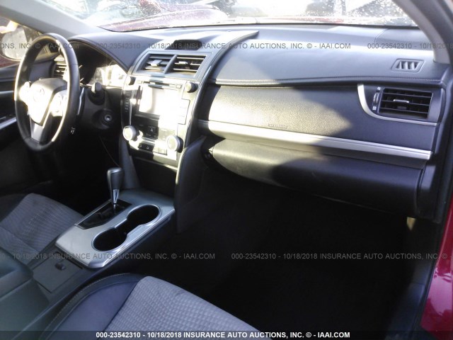 4T1BF1FK6CU583043 - 2012 TOYOTA CAMRY SE/LE/XLE წითელი ფოტო 5