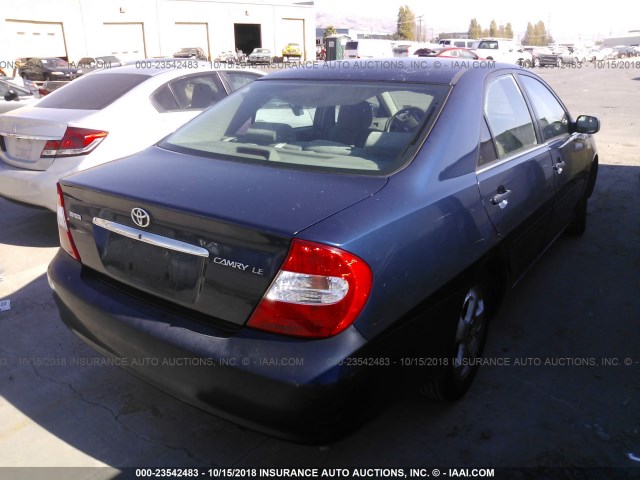 4T1BE32K22U577999 - 2002 TOYOTA CAMRY LE/XLE/SE BLUE photo 4