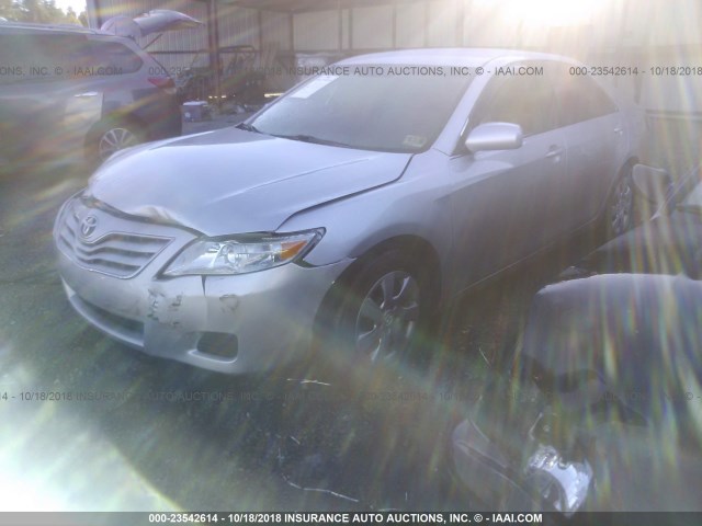 4T1BF3EK9BU138047 - 2011 TOYOTA CAMRY SE/LE/XLE SILVER photo 2