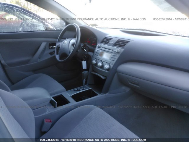 4T1BF3EK9BU138047 - 2011 TOYOTA CAMRY SE/LE/XLE SILVER photo 5